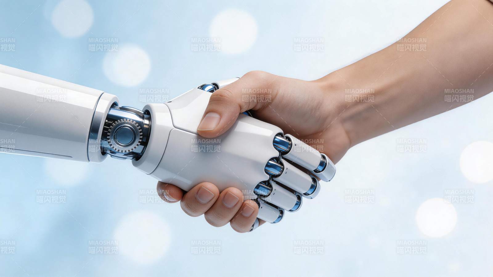 人类手掌与机械手臂握手特写画面图片