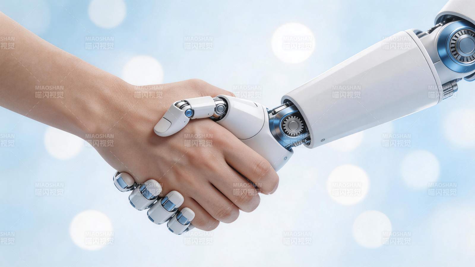 人类手掌与机械手臂握手特写画面图片