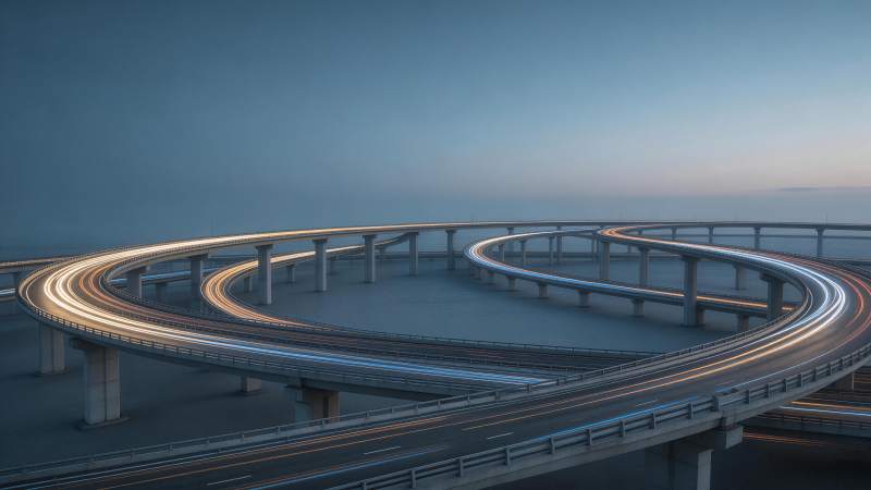 螺旋式高架桥夜景车流光轨交织画面图片