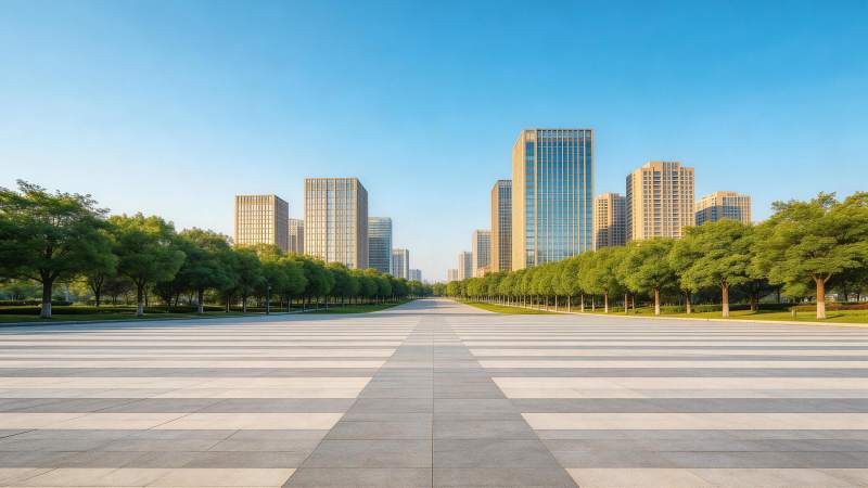 城市广场宽阔铺装地面与高楼林立景观图片