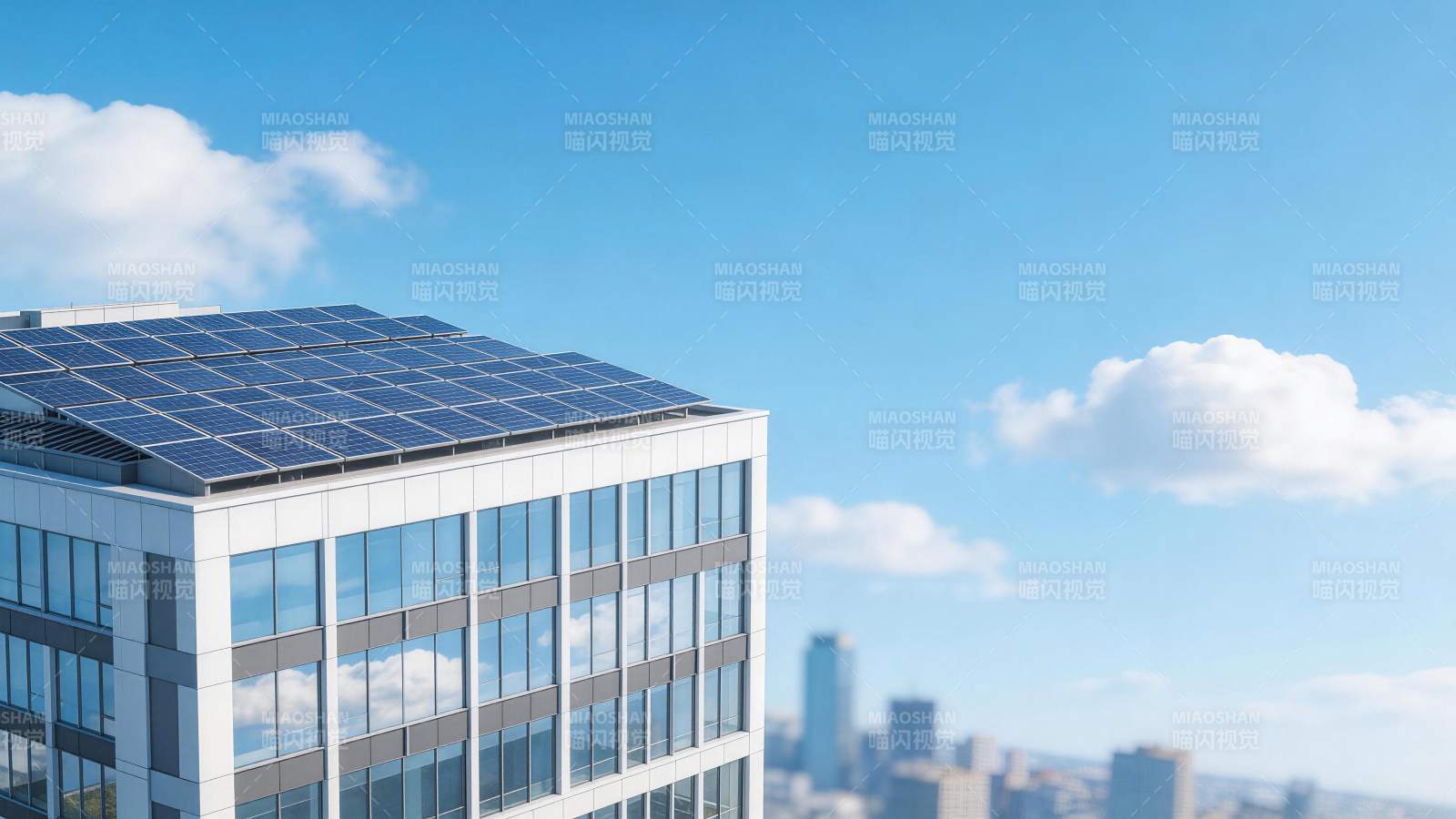 现代办公楼屋顶安装太阳能光伏板图片