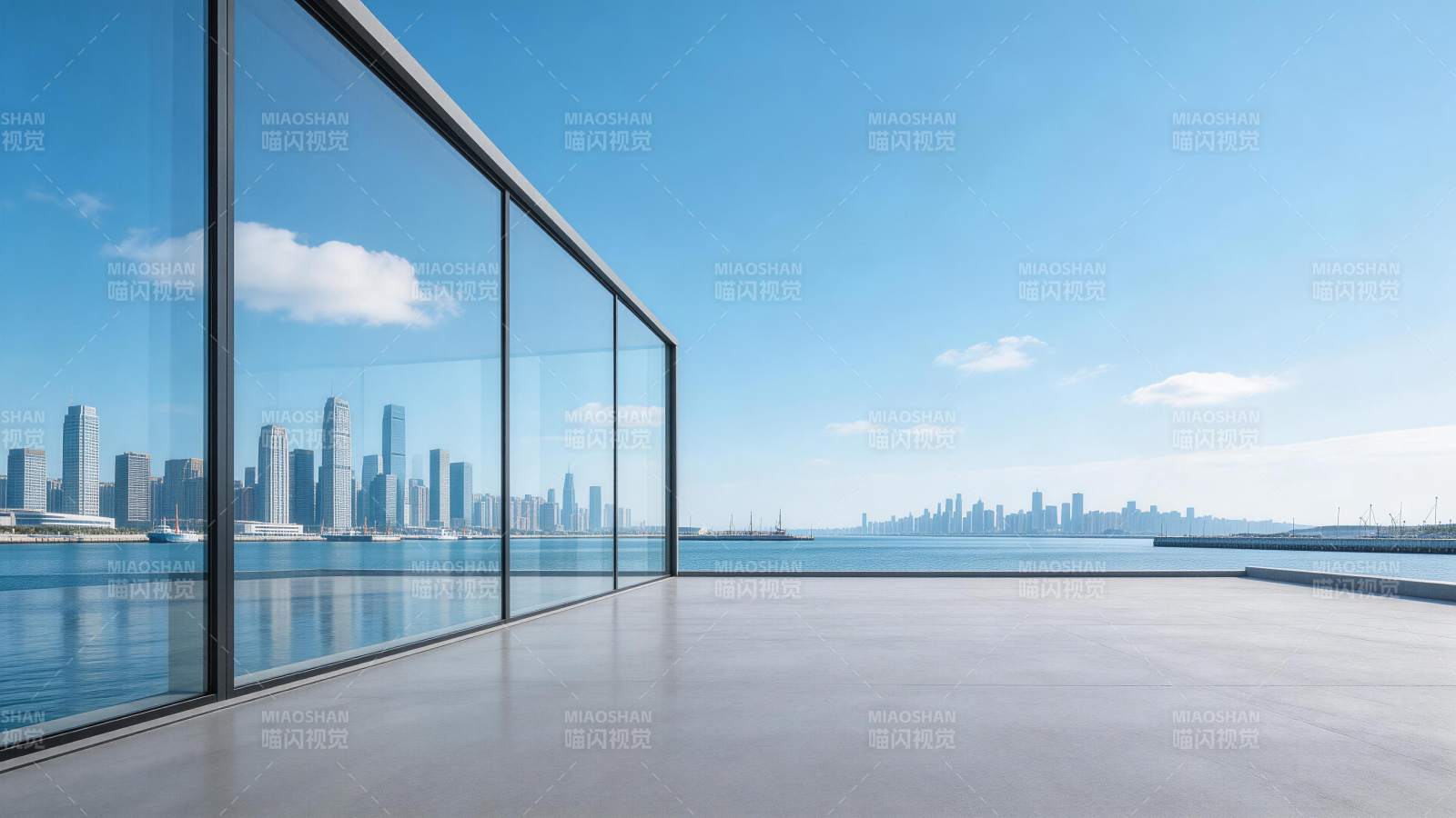 现代玻璃幕墙建筑临海观景平台图片