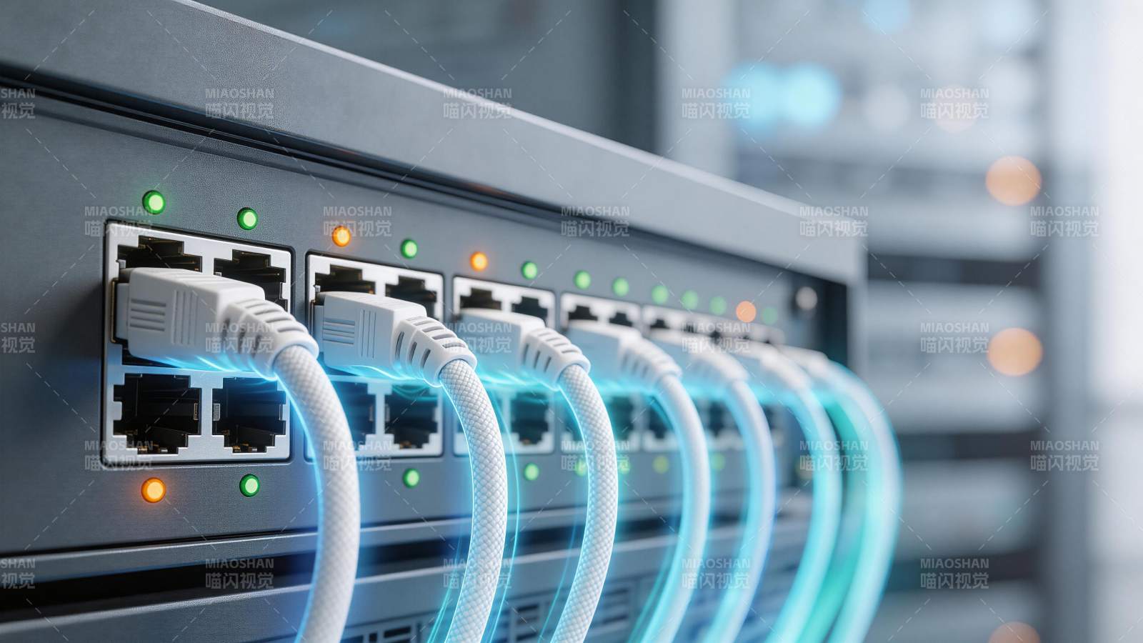 服务器机柜网络接口连接状态指示灯亮起图片