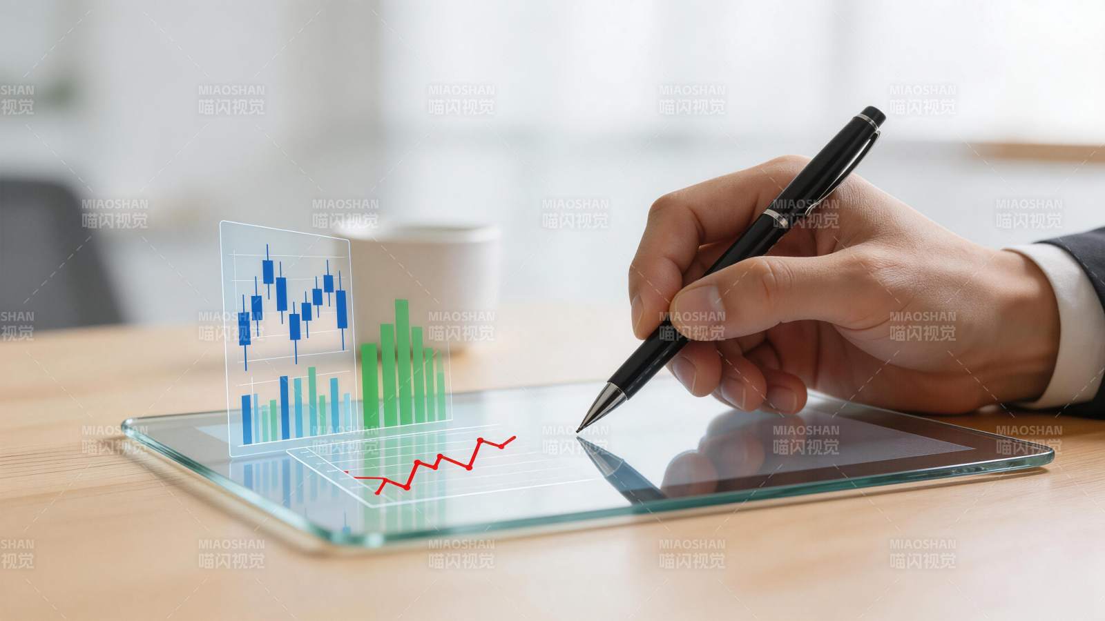 手持钢笔分析平板上三维金融数据图表图片