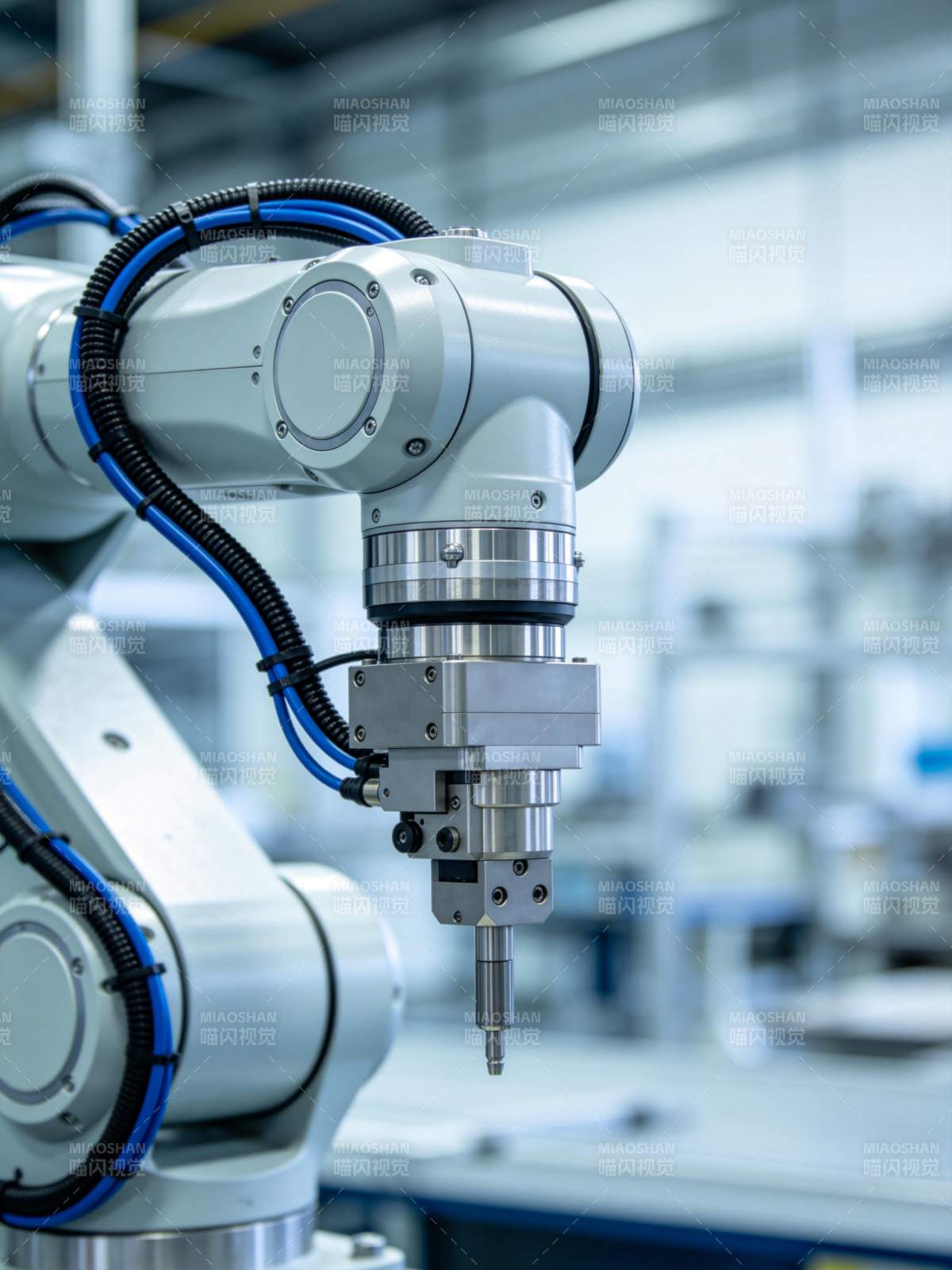 工业机器人机械臂特写展示精密结构图片