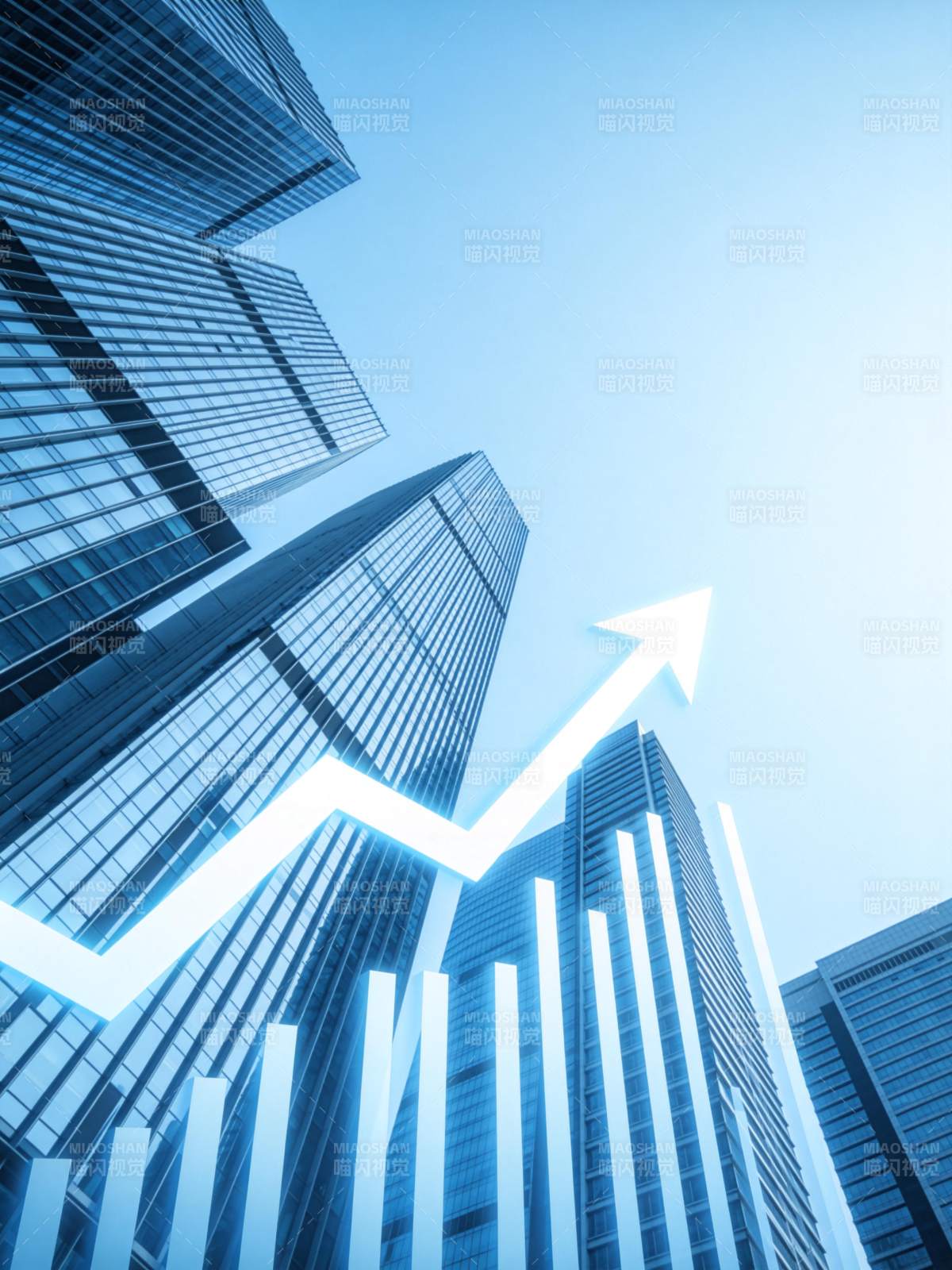 高楼林立间白色上升箭头图表叠加城市天际线图片
