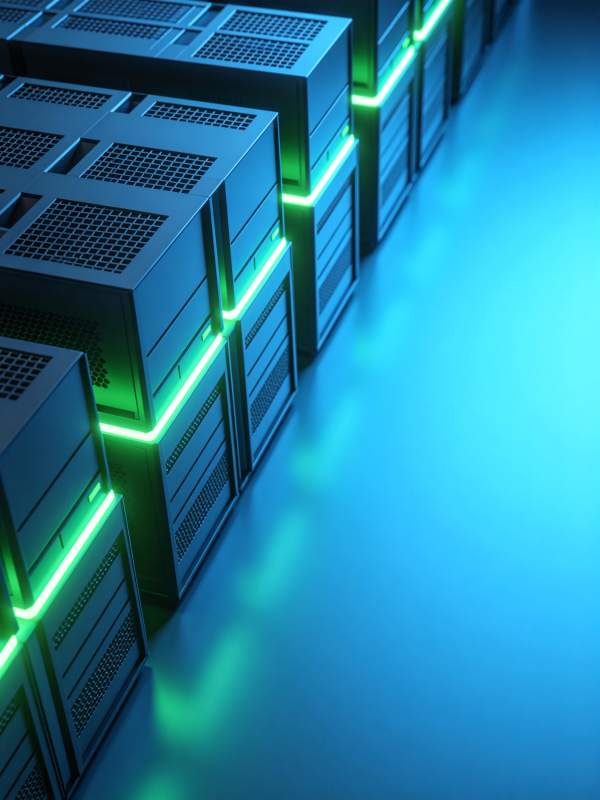 数据中心机房内排列整齐的服务器设备图片