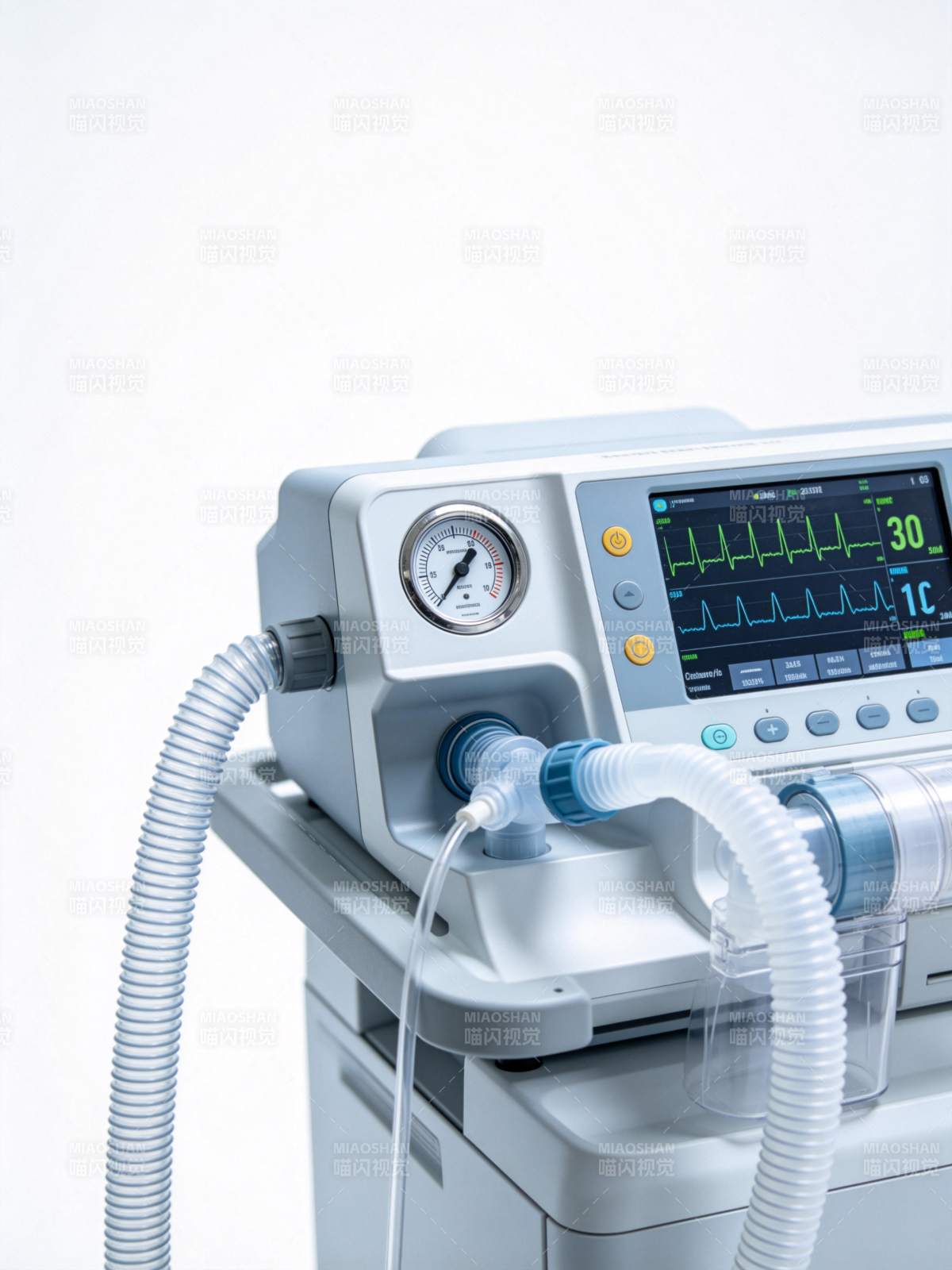 医疗监护设备显示心电波形与参数读数图片