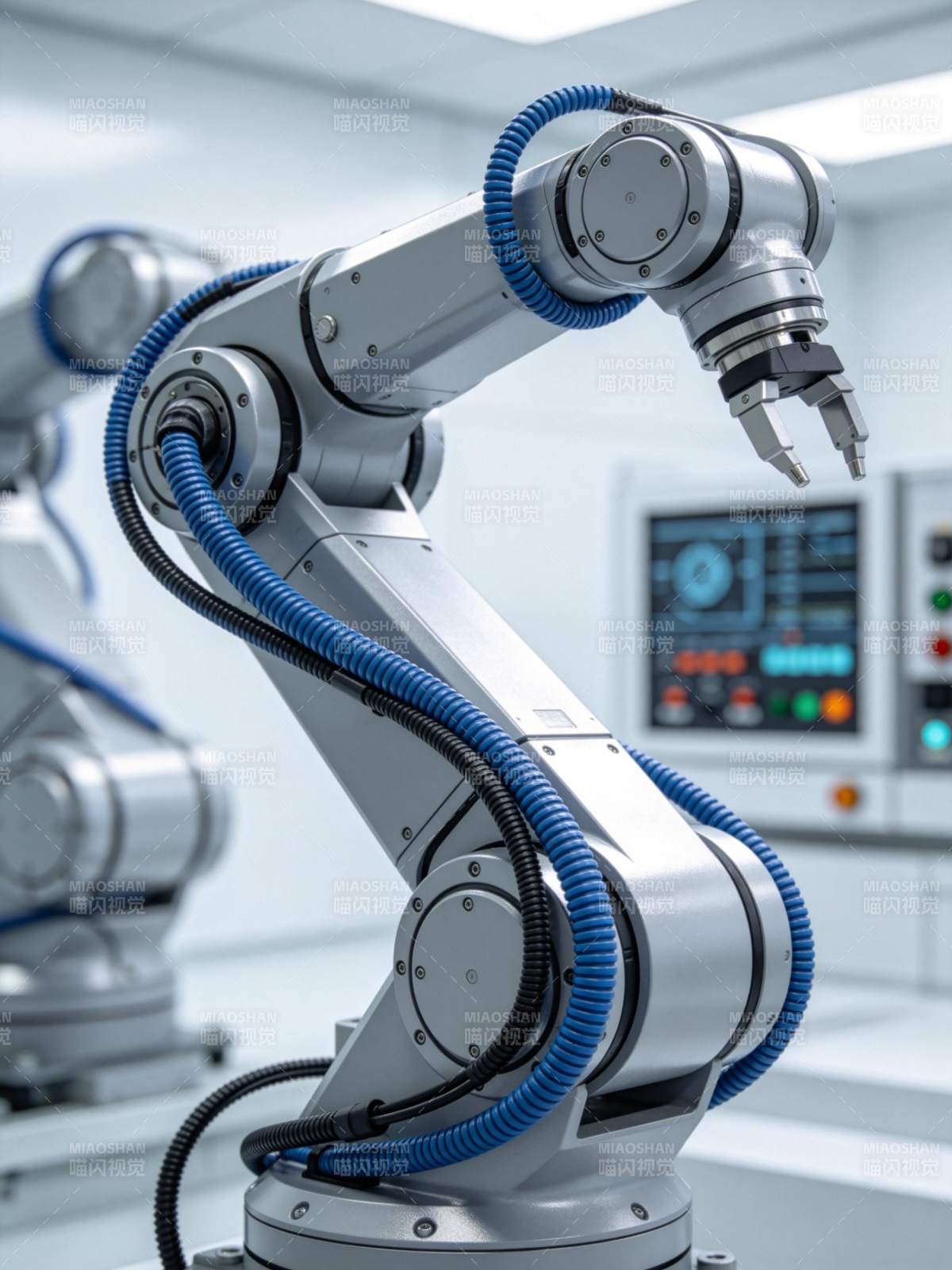 工业机器人机械臂在洁净车间作业场景图片