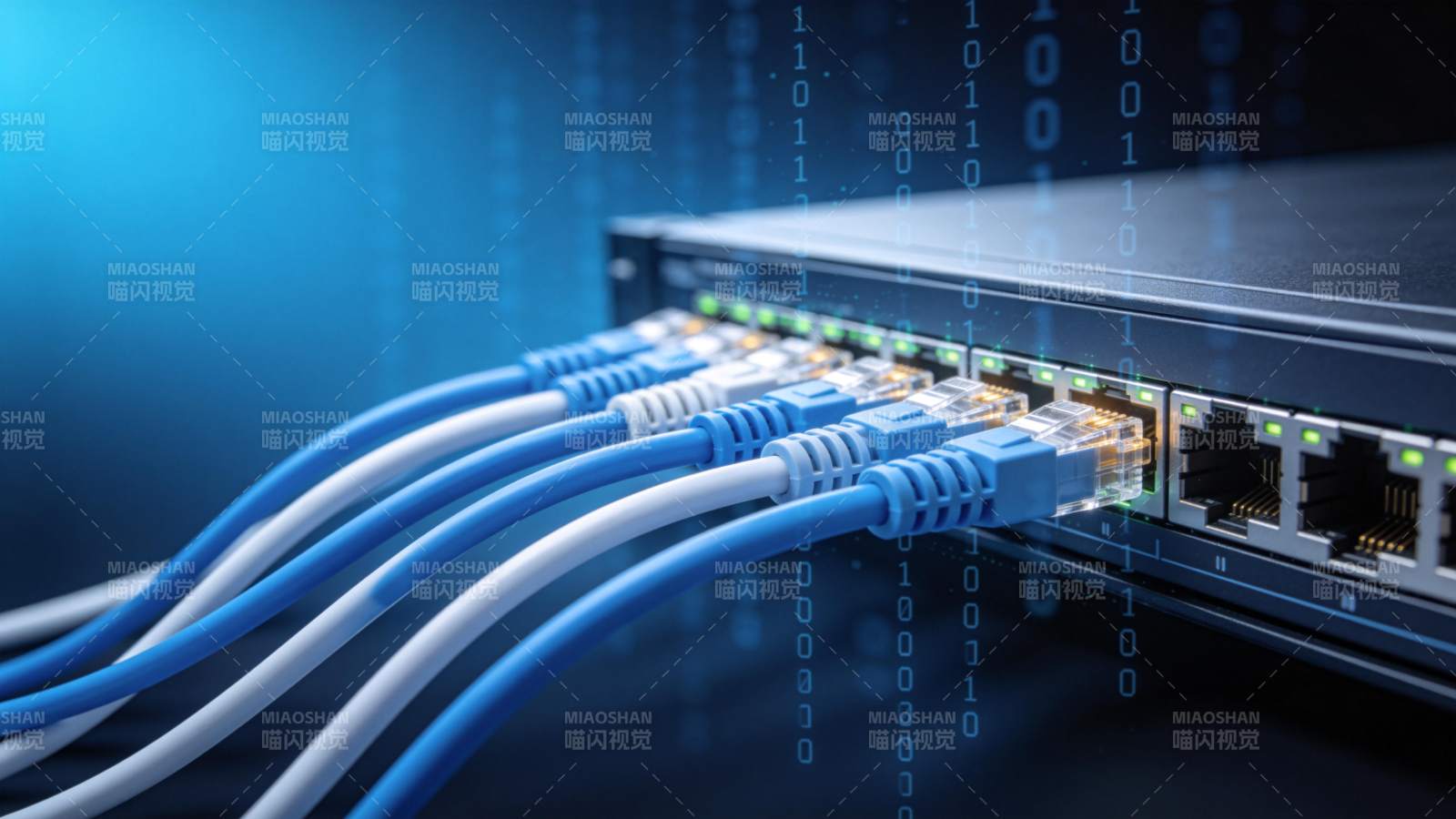 网络交换机连接多根网线传输数据图片