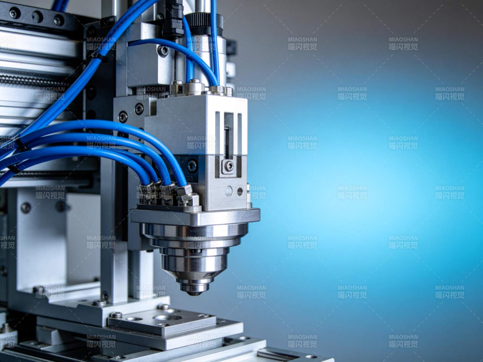 工业自动化机械臂末端执行器特写图片