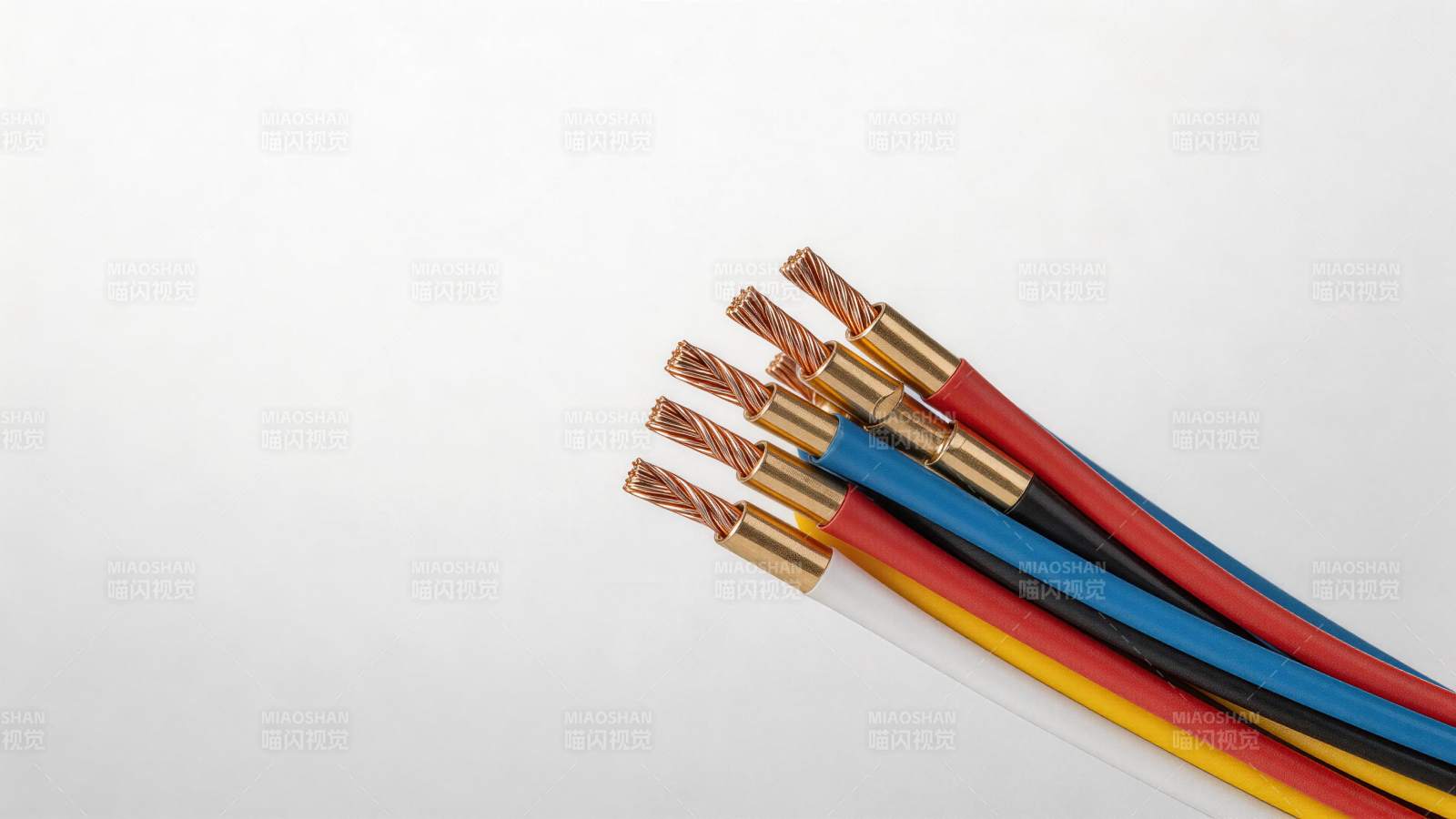 多色绝缘电缆铜芯裸露特写展示图片