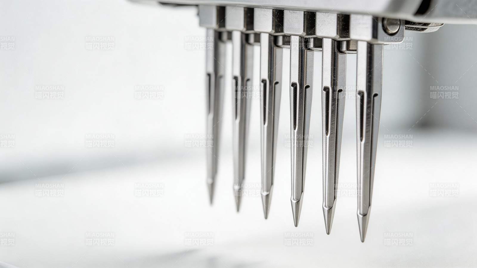 多通道移液器金属针头特写展示图片
