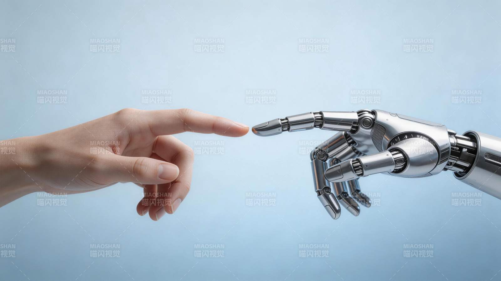 人类手指与机械手臂指尖即将触碰的瞬间图片