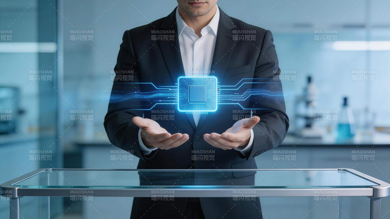 商务人士双手托举发光芯片全息投影图片