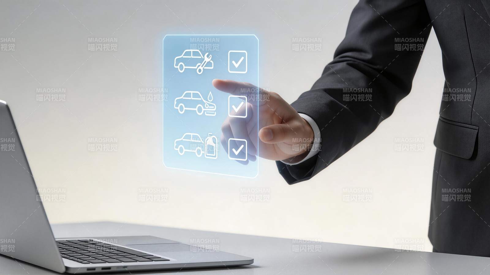 商务人士操作汽车服务虚拟界面图片