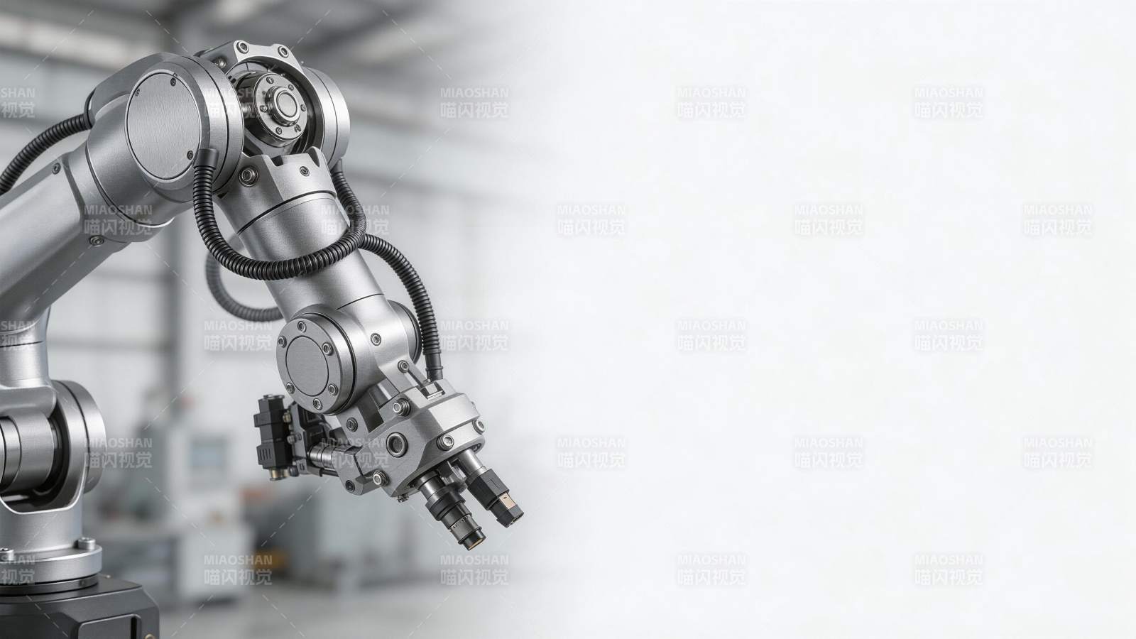 工业机械臂特写展示精密结构与连接管线图片