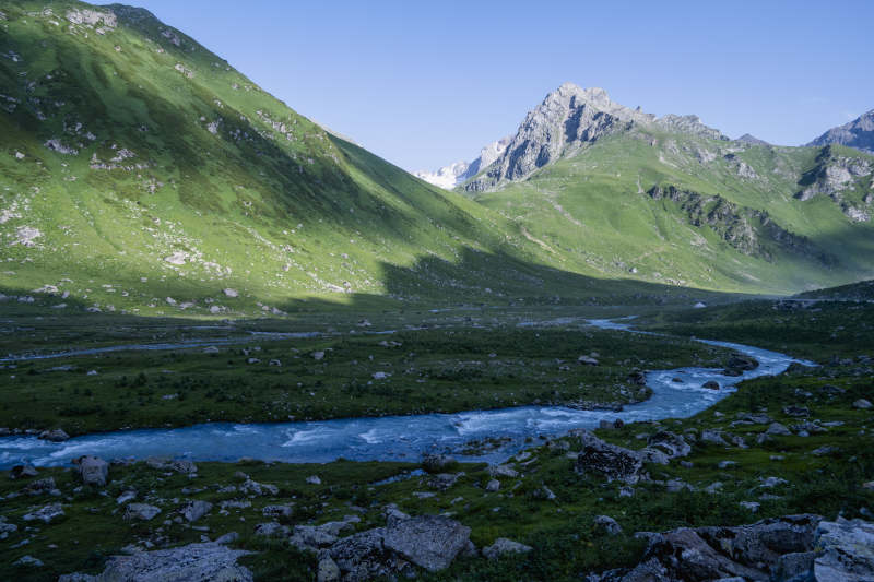 青山绿水映山川图片