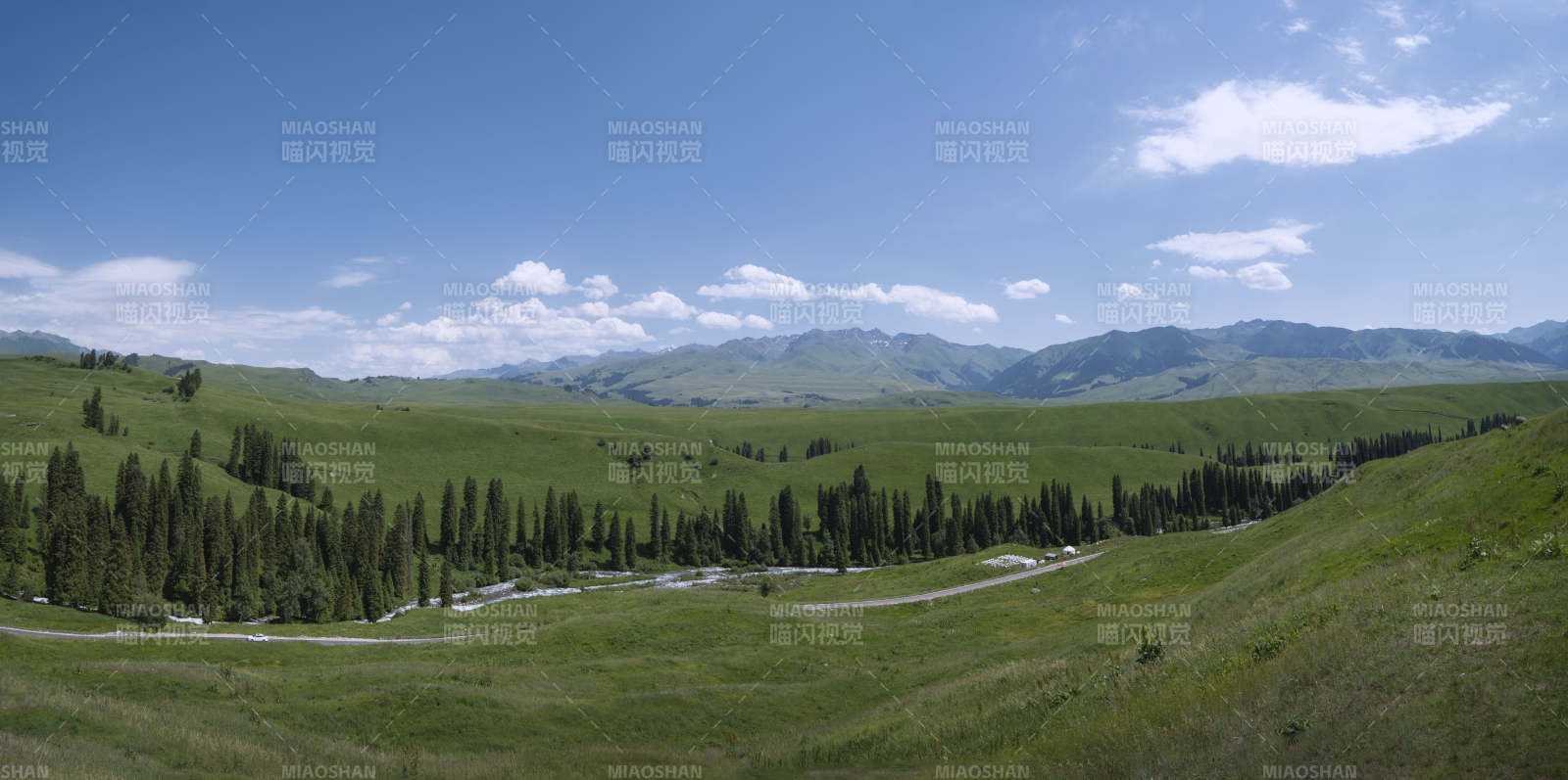 草原山峦风光图片