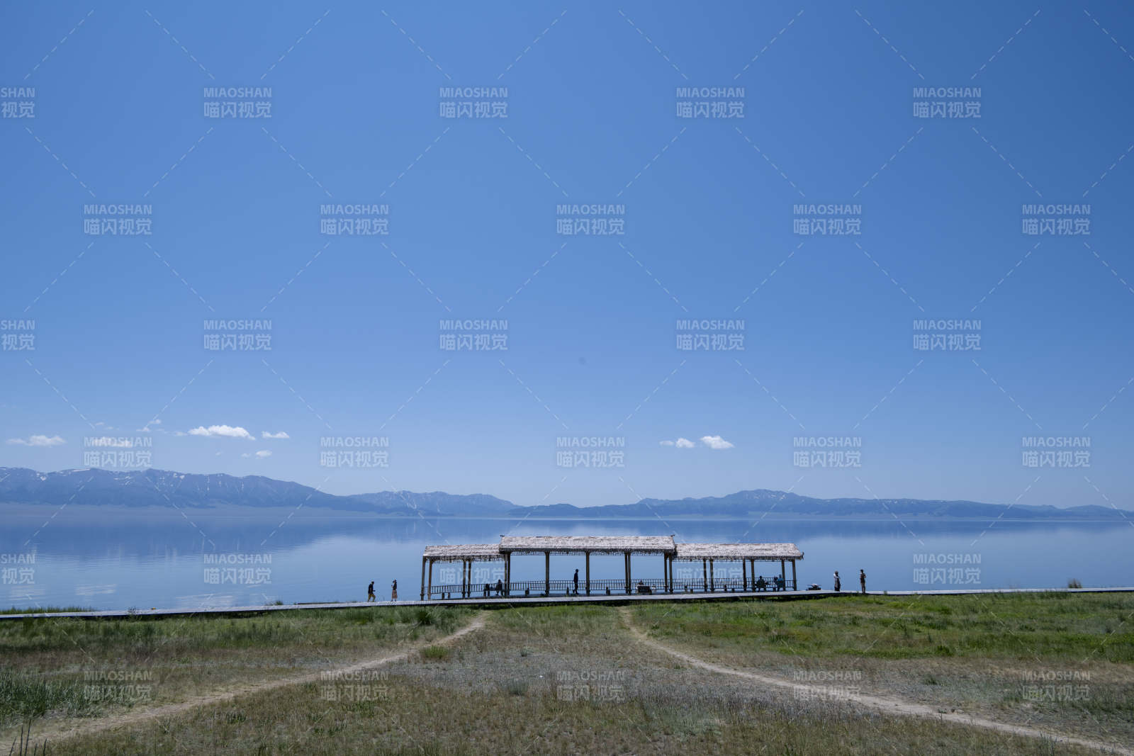 湖畔观景亭图片