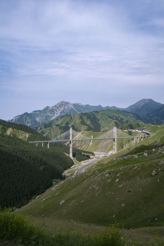 山间大桥风光图片