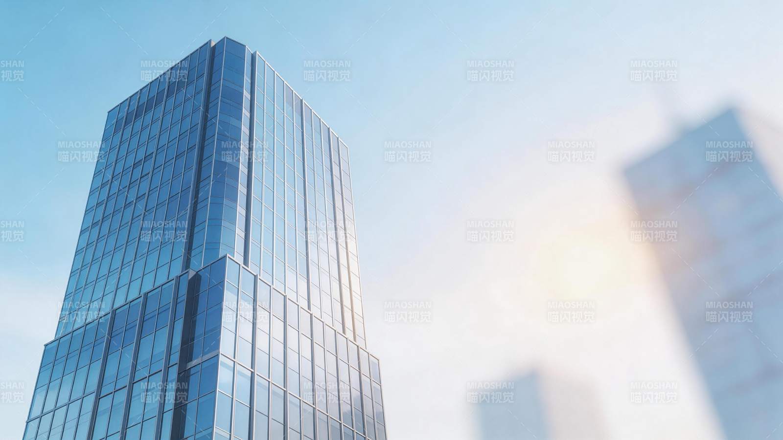 现代玻璃幕墙高层建筑仰视视角图片