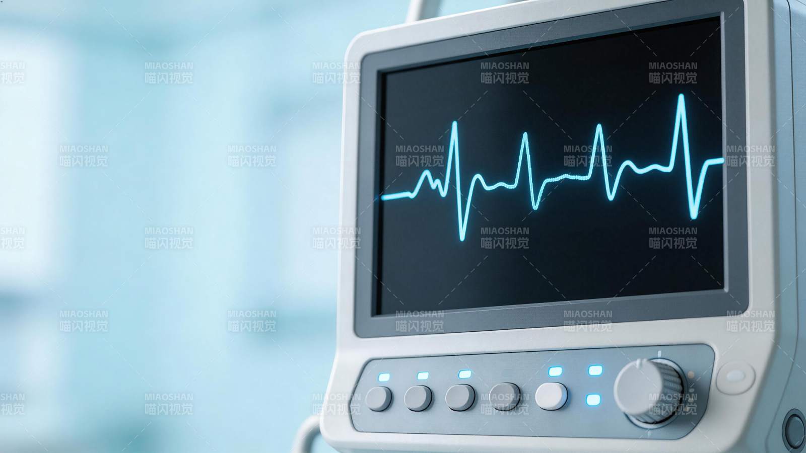 医疗监护仪显示心电图波形特写图片