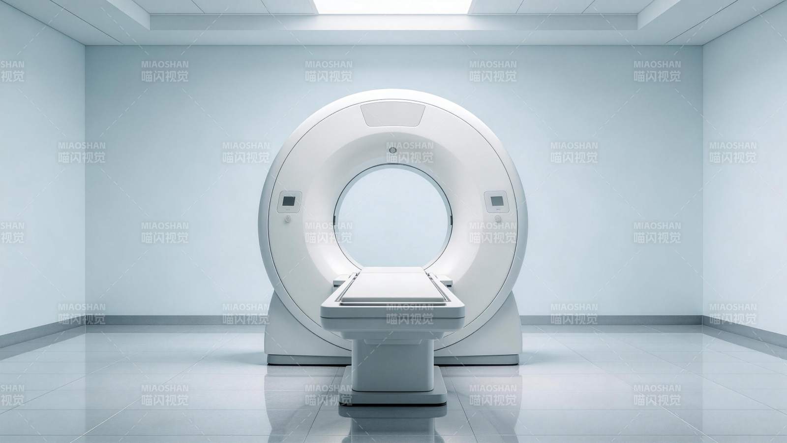 白色CT扫描仪置于洁净医疗室内图片