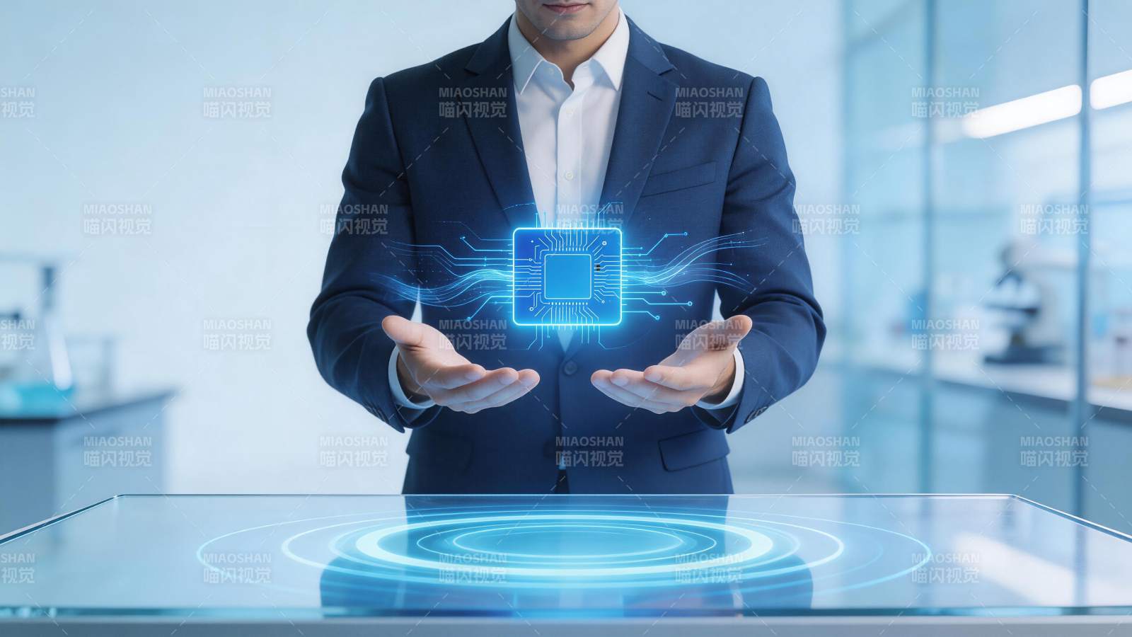 商务人士双手托举发光芯片全息投影图片