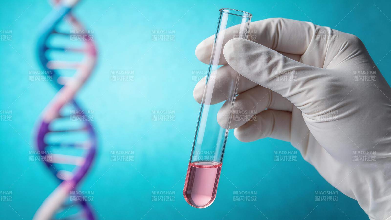 戴手套手持试管与DNA双螺旋背景图片