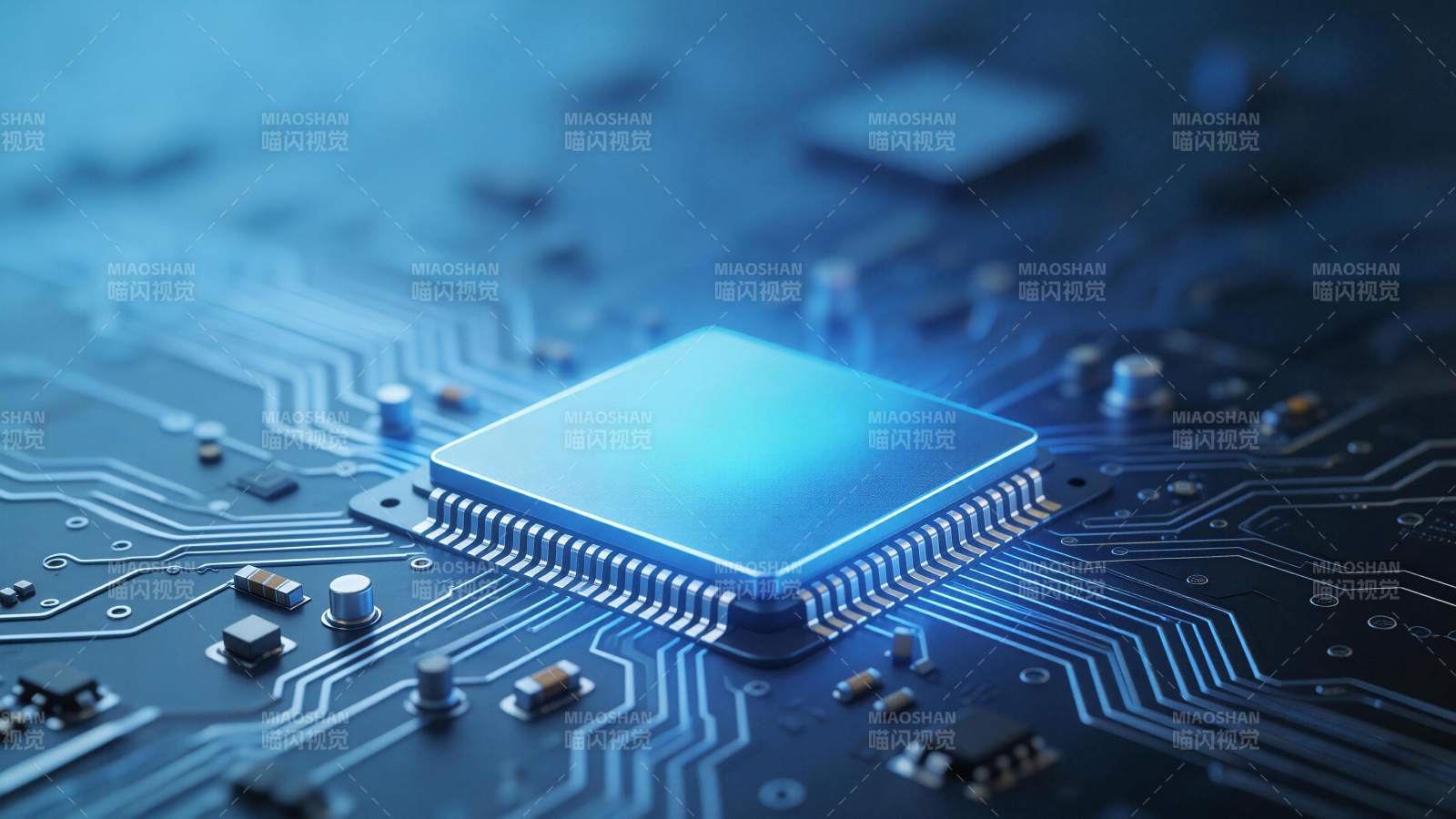 蓝色光效下的集成电路芯片特写图片
