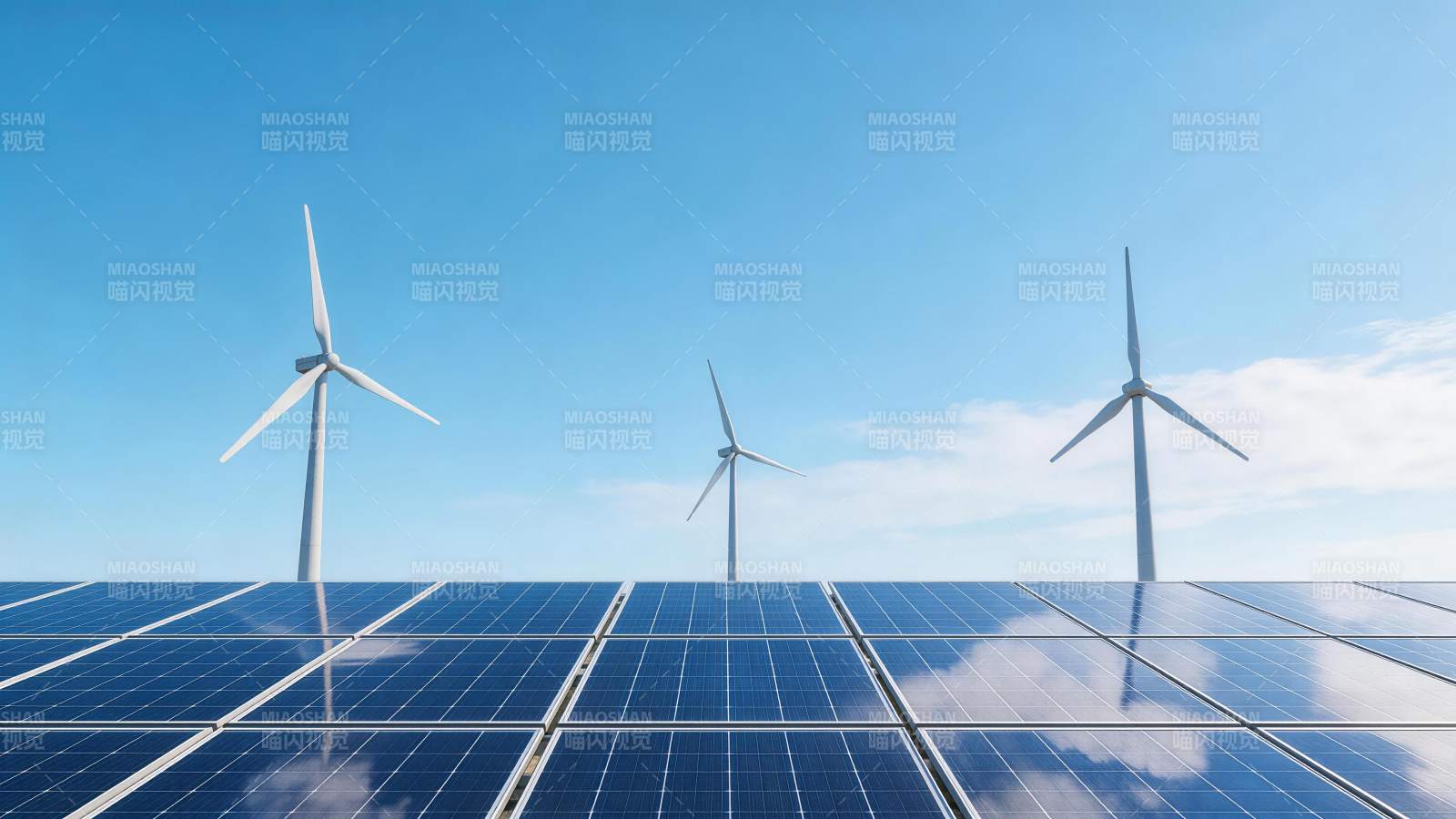 太阳能板阵列与风力发电机并列蓝天之下图片