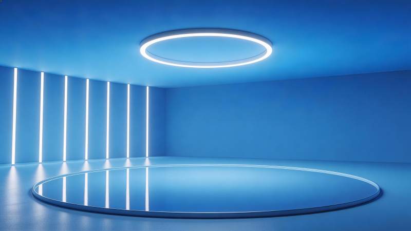 蓝色空间内环形灯与竖条光带构成的现代展示图片