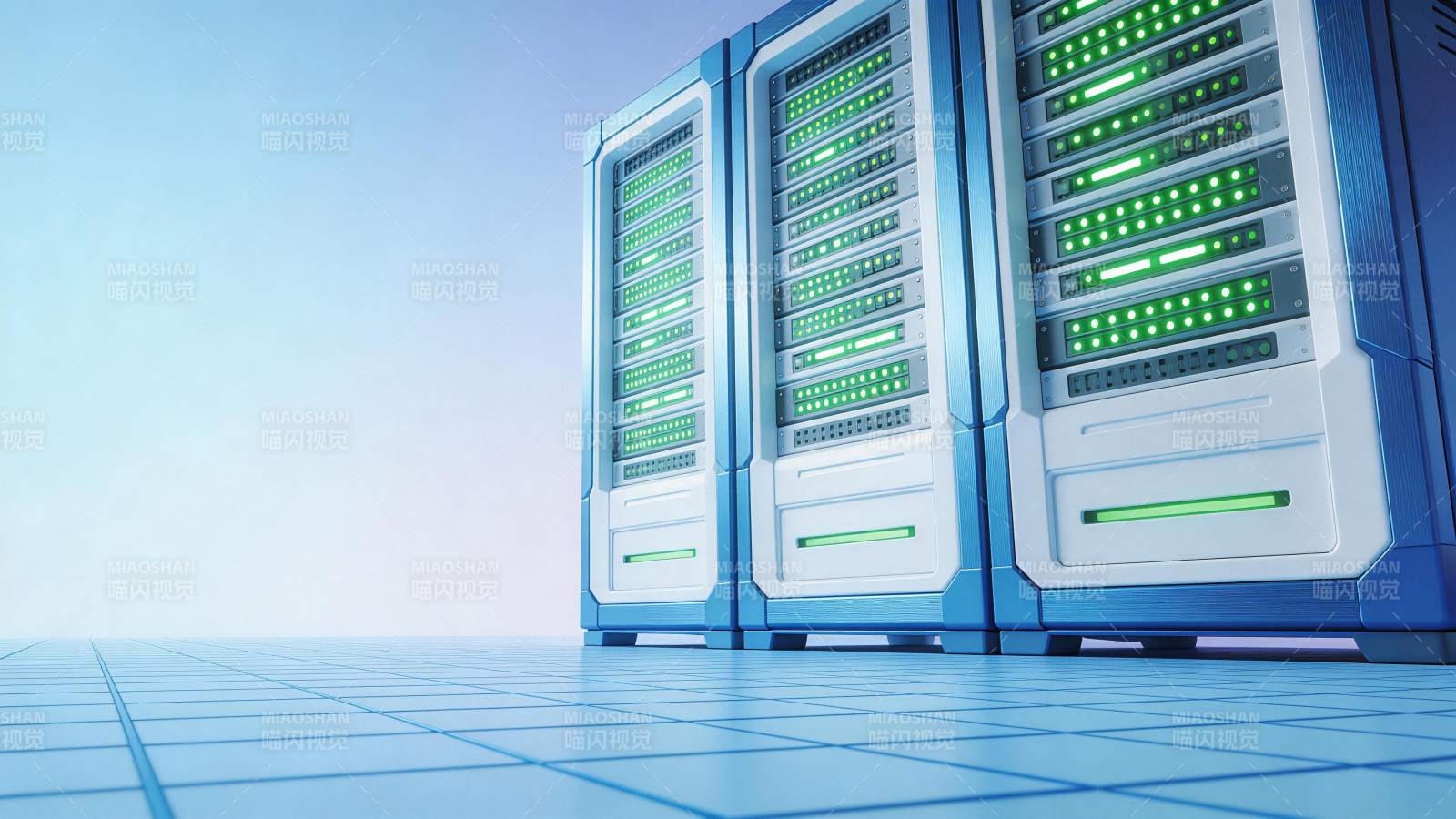 三台蓝色服务器机柜排列在网格地板上图片