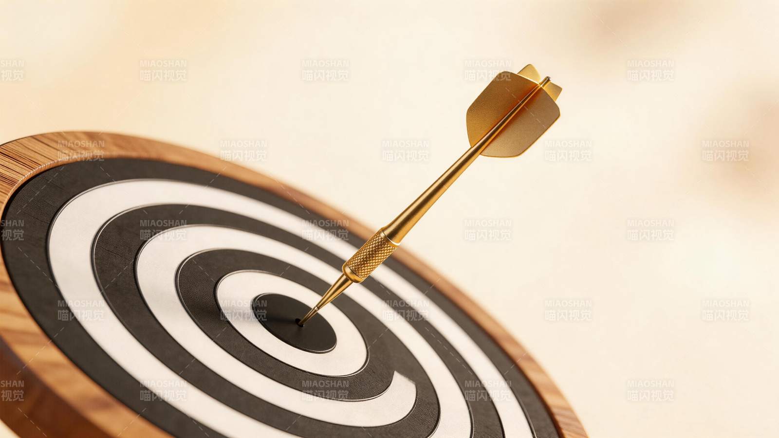 金色飞镖精准命中靶心圆形靶盘图片