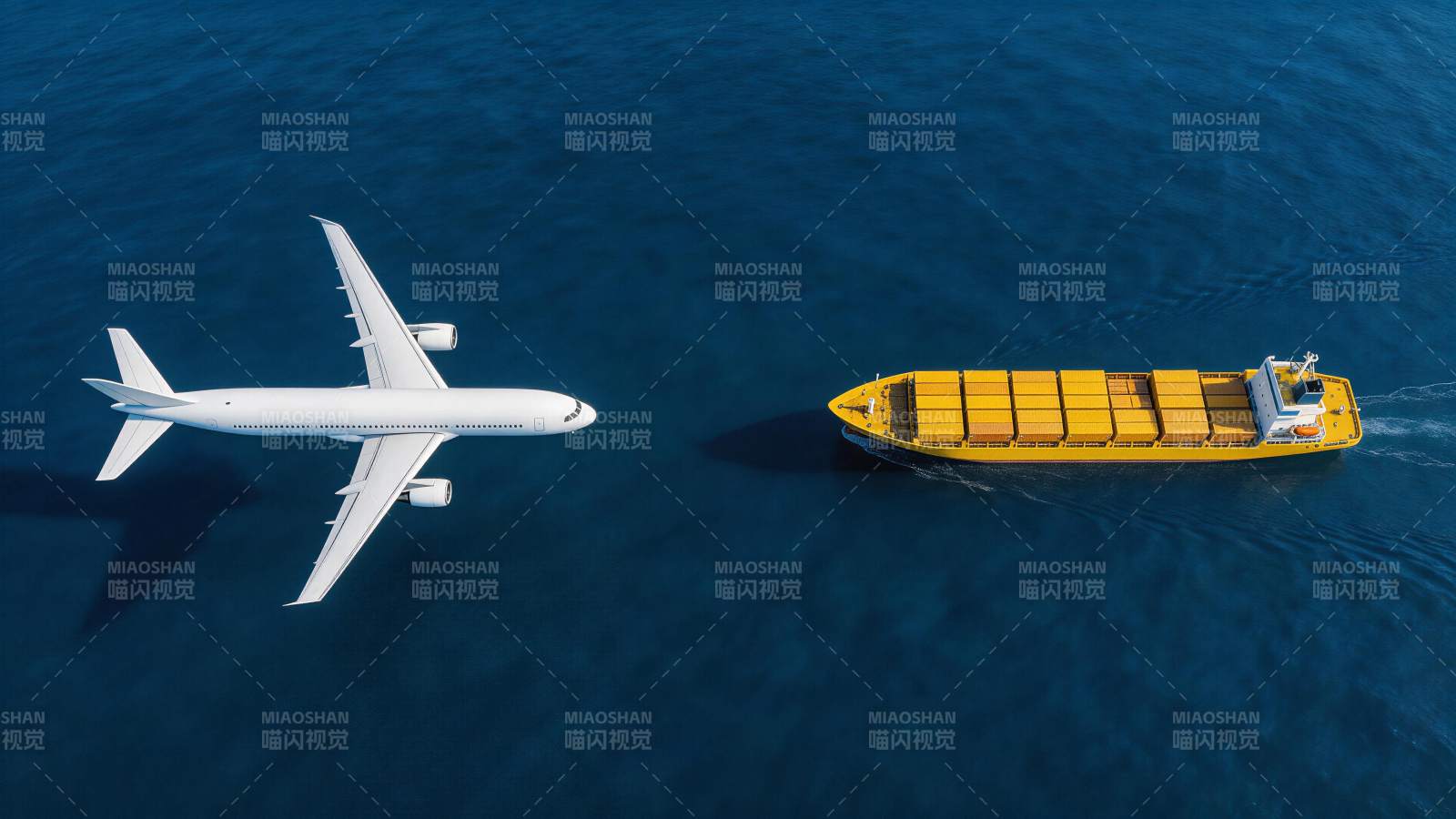 白色客机与黄色货轮在深蓝海面并行航行图片