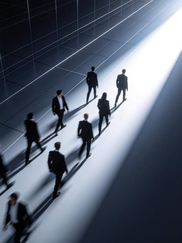 多位西装人士在光影通道中前行图片