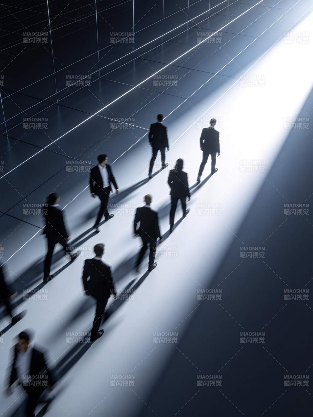 多位西装人士在光影通道中前行图片