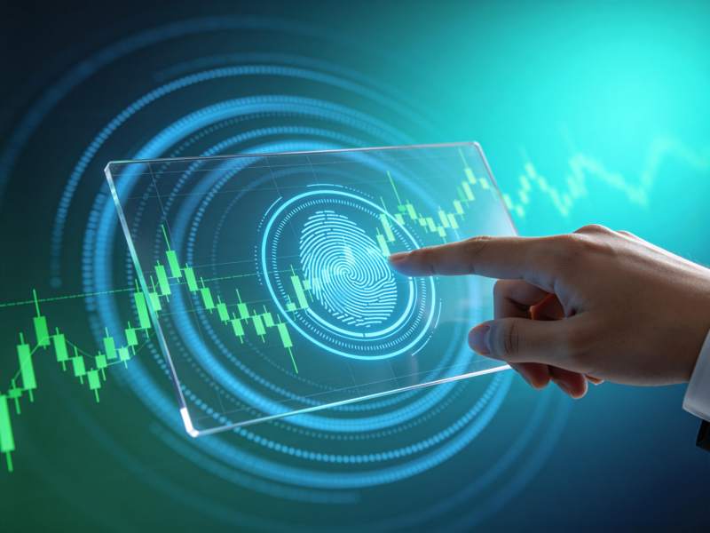 手指触控透明屏幕显示指纹与金融图表图片