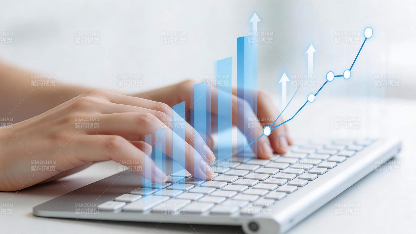 双手在键盘上操作叠加增长图表数据图片