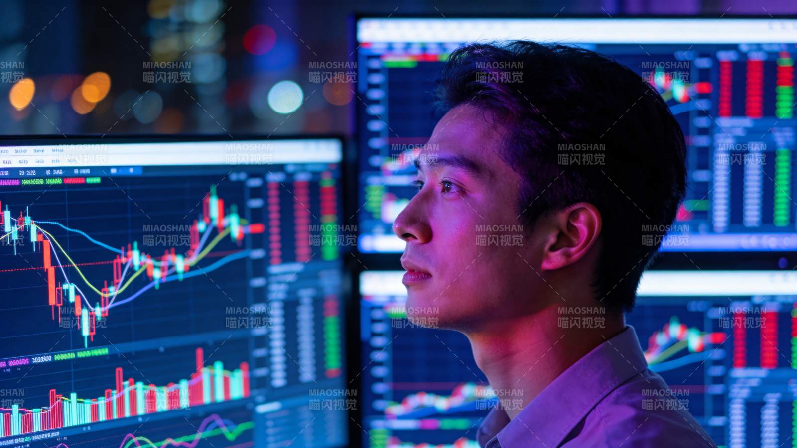 男子专注观看多屏金融数据图表图片