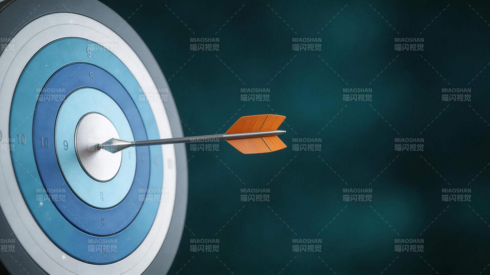 箭矢精准命中靶心的特写画面图片