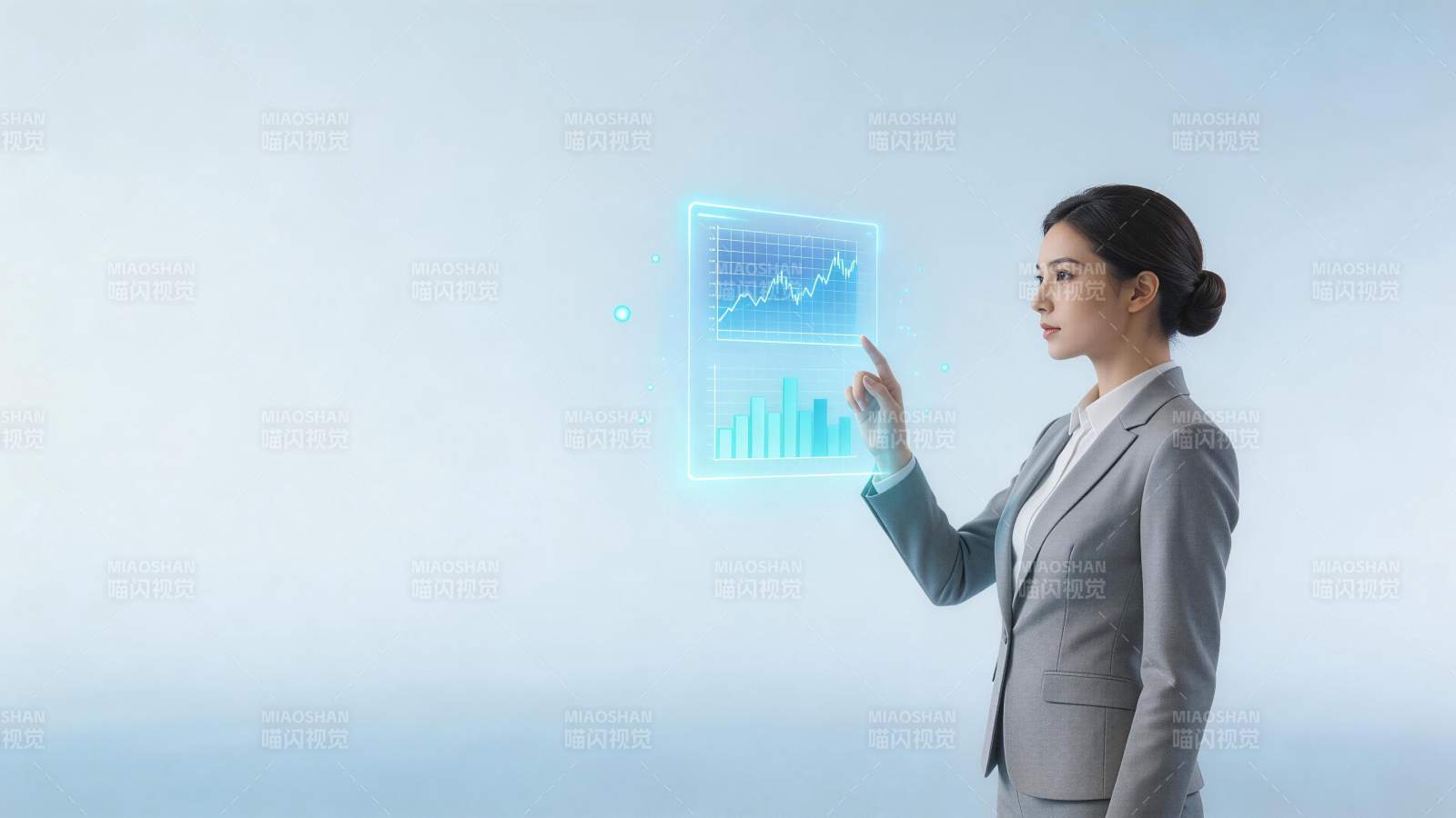 女性商务人士触控全息数据图表界面图片
