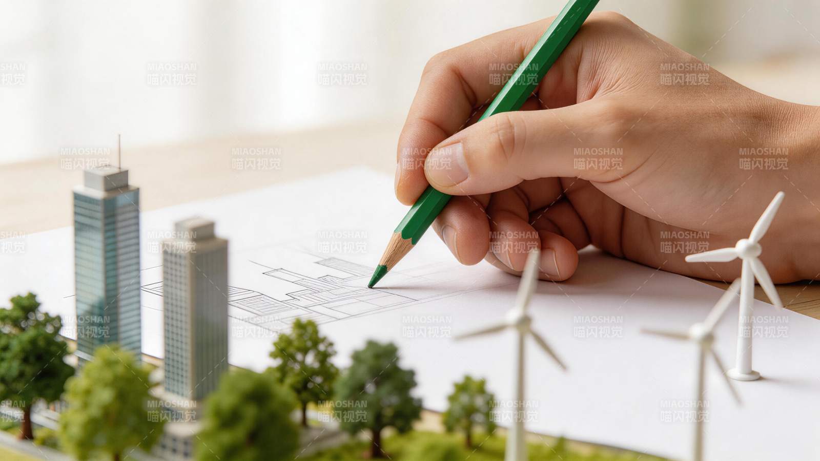 手绘城市规划图与绿色能源模型展示图片