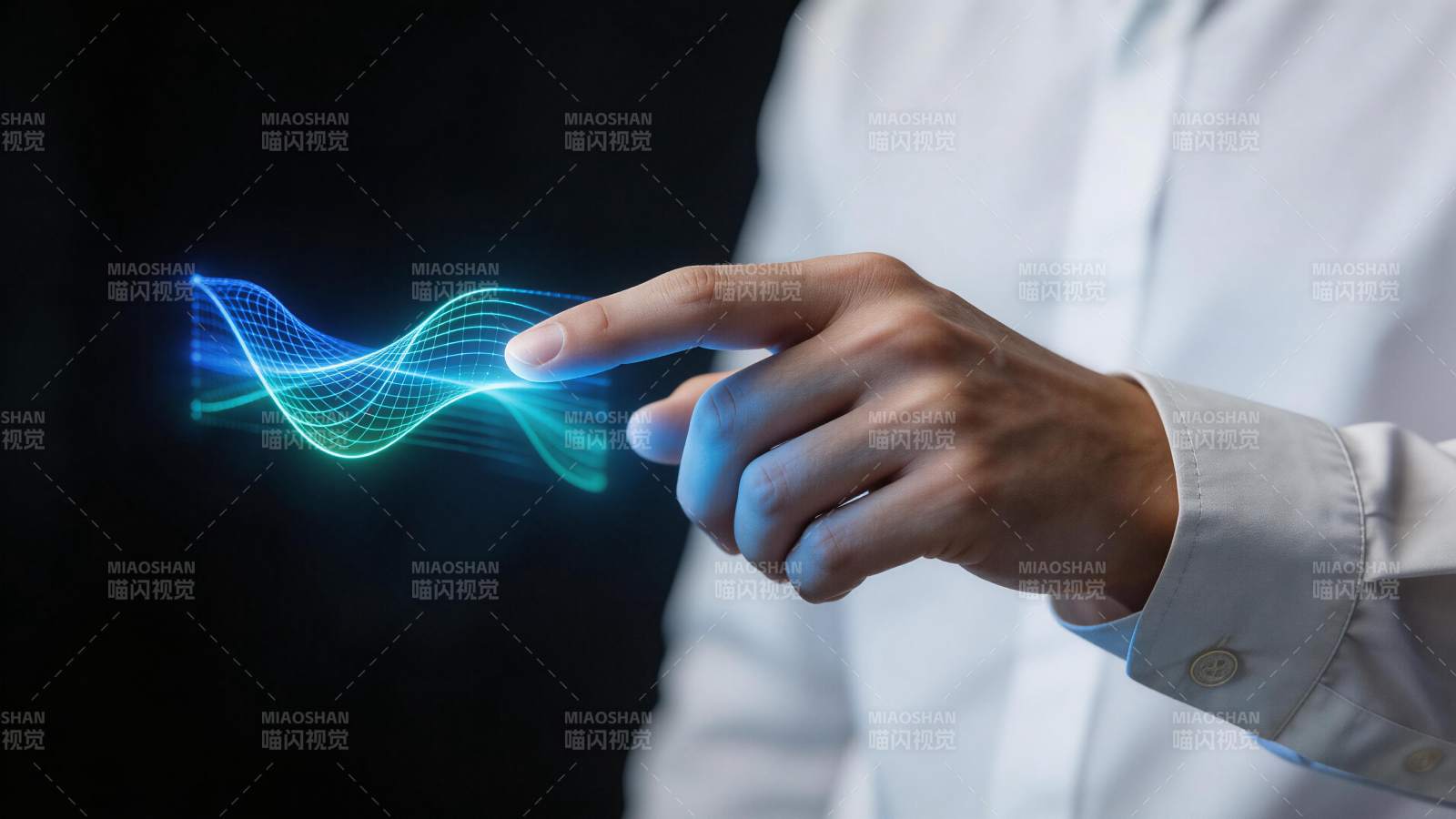 手指触碰蓝色绿色光波数据流图形图片