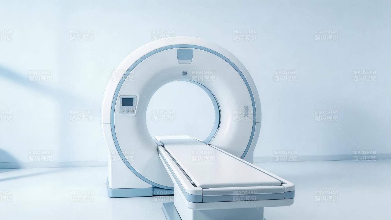 白色CT扫描仪置于洁净医疗室内图片