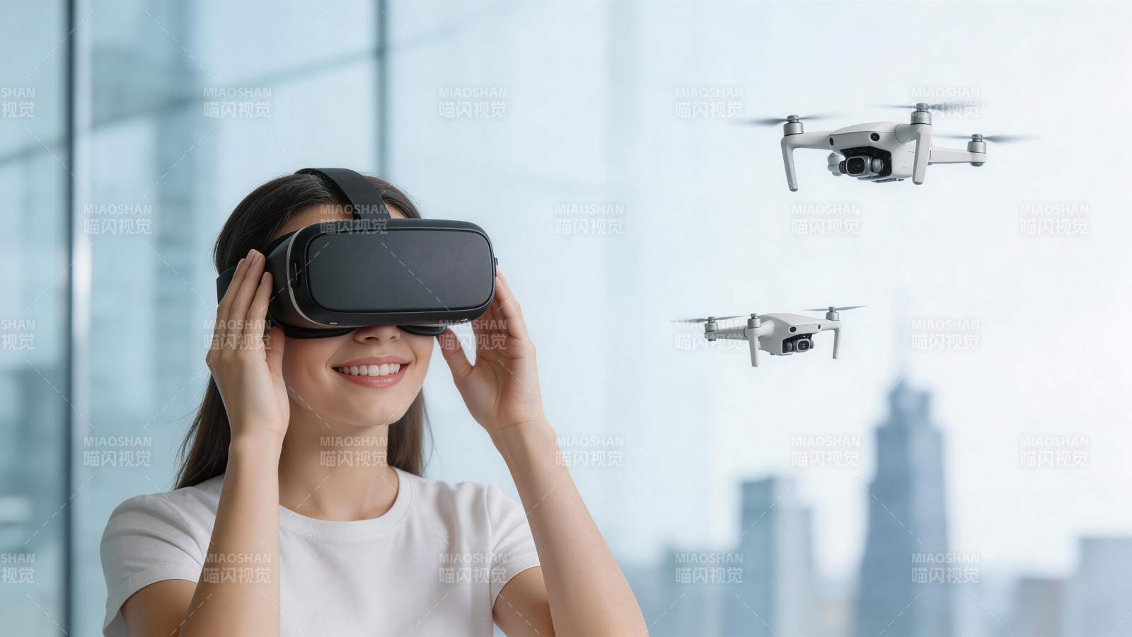 女性佩戴VR眼镜操控空中无人机设备图片