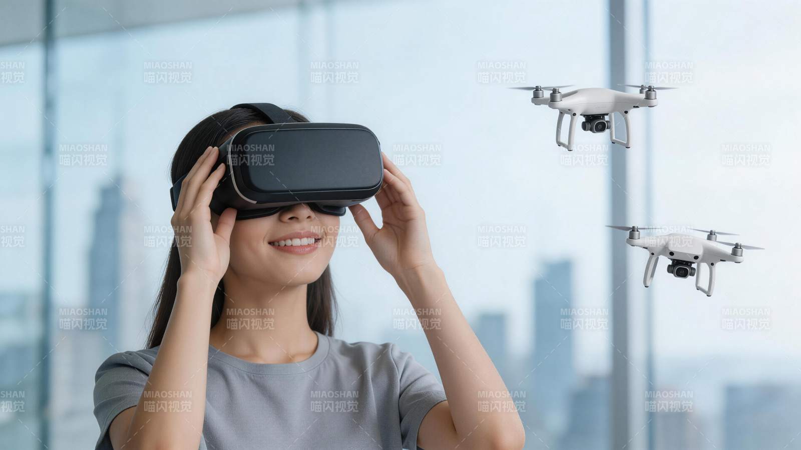 女性佩戴VR眼镜操控空中无人机设备图片