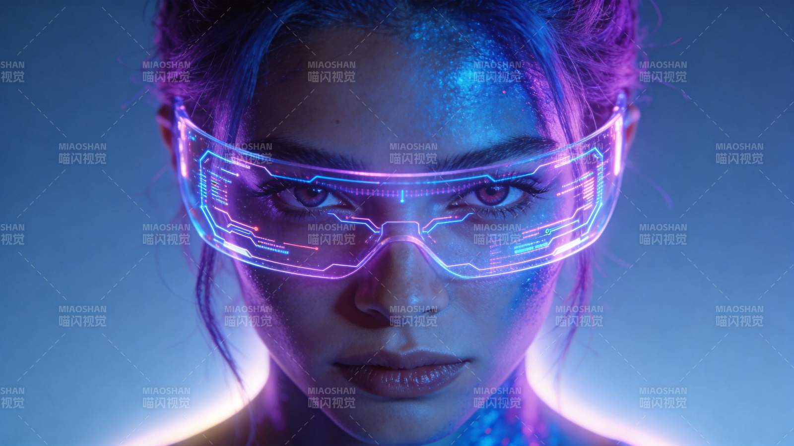 佩戴霓虹发光智能眼镜的女性特写图片