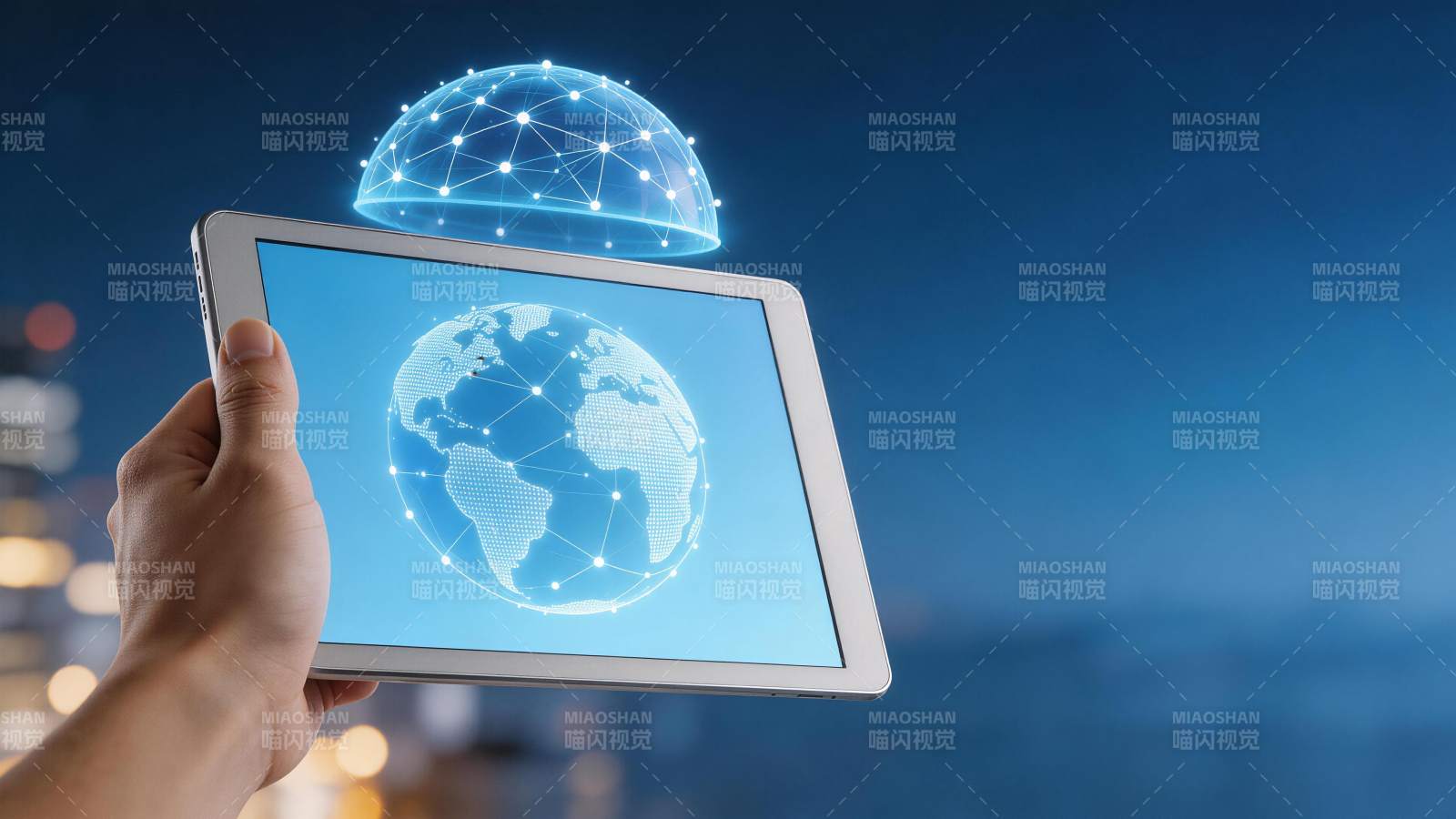 手持平板显示地球网络连接全息投影图片